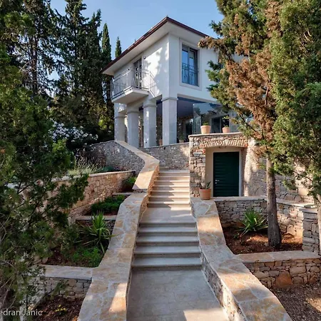 Beautiful Hvar 4 Bedrooms Stone Pine Private Infinity Pool Stunning Sea Views Vrboska Villa Hvar Town