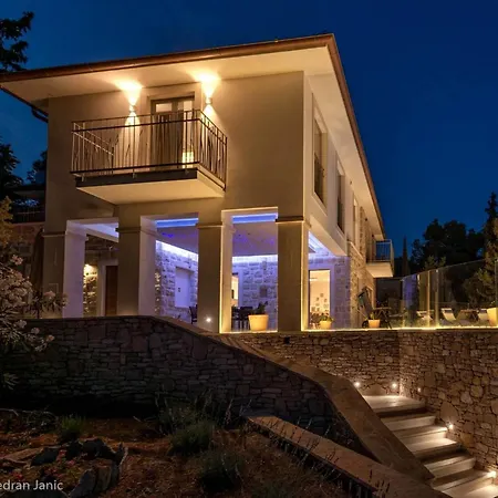Beautiful Hvar 4 Bedrooms Stone Pine Private Infinity Pool Stunning Sea Views Vrboska Villa Hvar Town