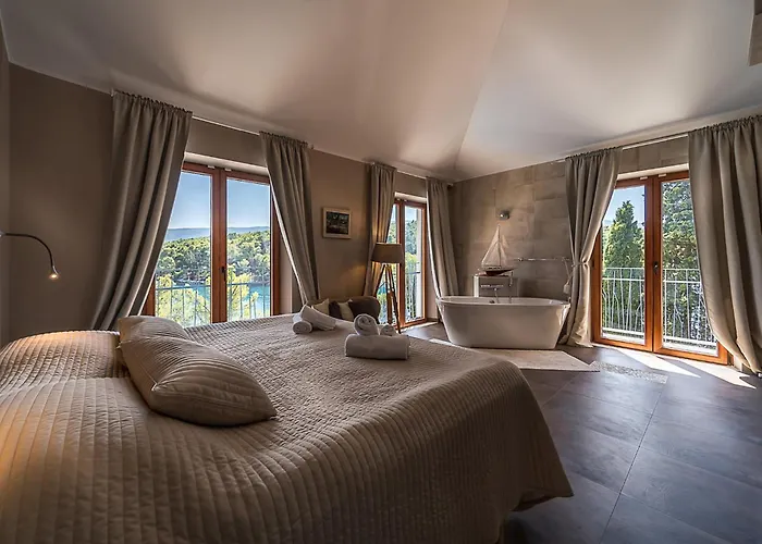 Beautiful Hvar 4 Bedrooms Stone Pine Private Infinity Pool 빌라