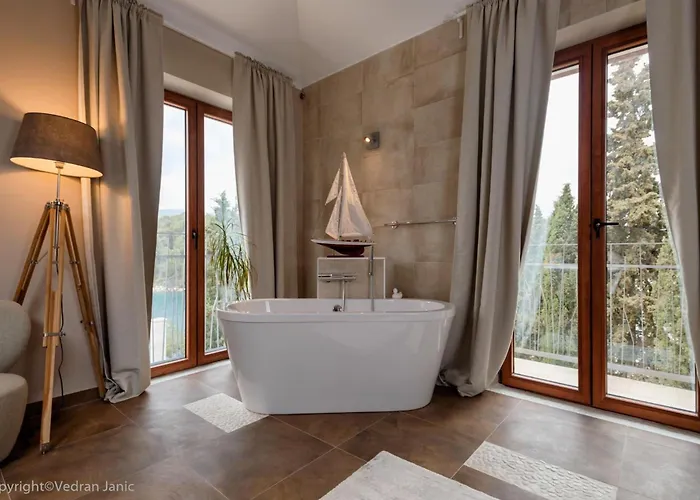 Beautiful Hvar 4 Bedrooms Stone Pine Private Infinity Pool 빌라 브로보스카