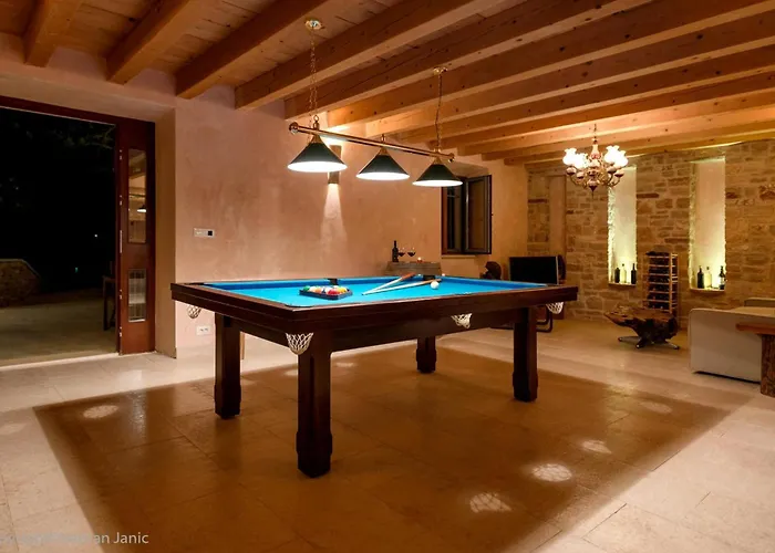 Beautiful Hvar 4 Bedrooms Stone Pine Private Infinity Pool 빌라 *