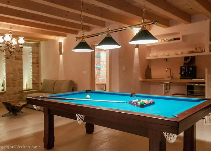 Beautiful Hvar 4 Bedrooms Stone Pine Private Infinity Pool 빌라 *